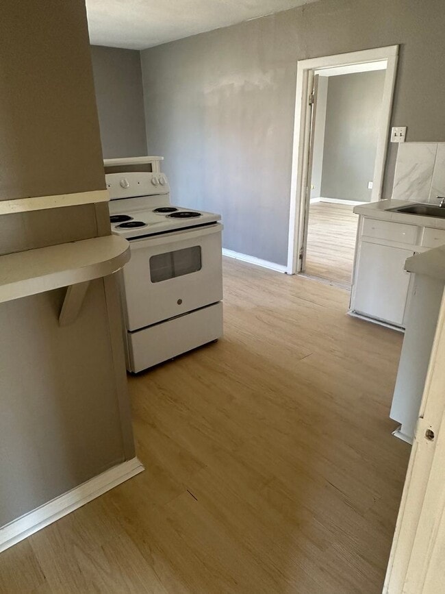 Photo - North Waco 3/1