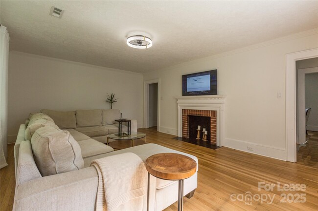 Photo - 516 W King St