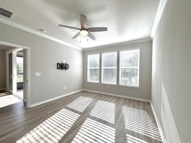 Photo - 106 Yellow Iris Ct