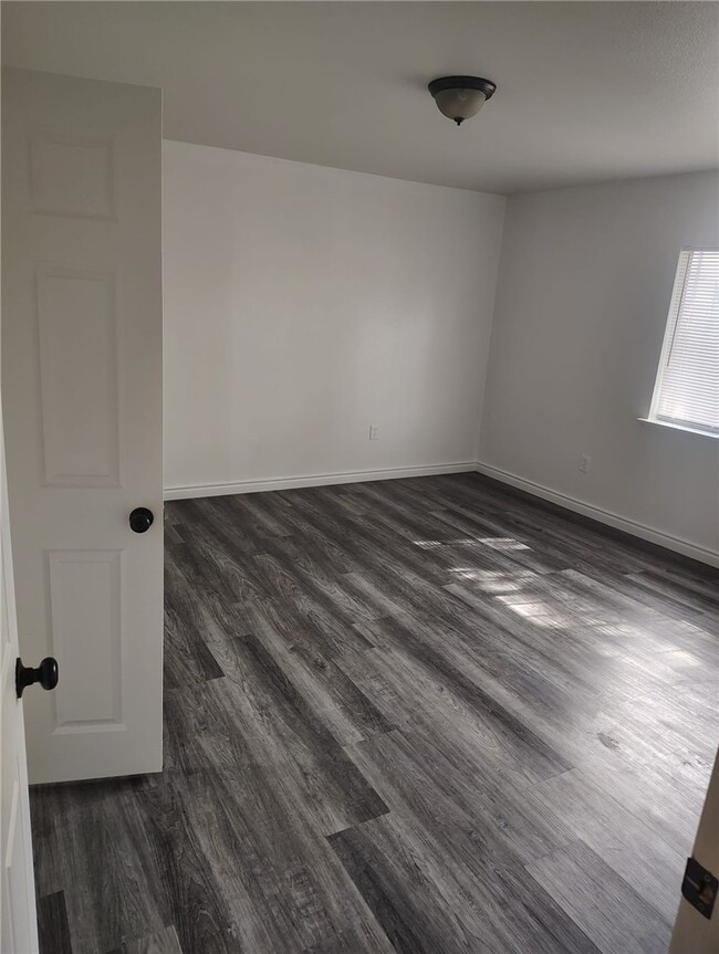 Building Photo - 311 W 44th St Rental
