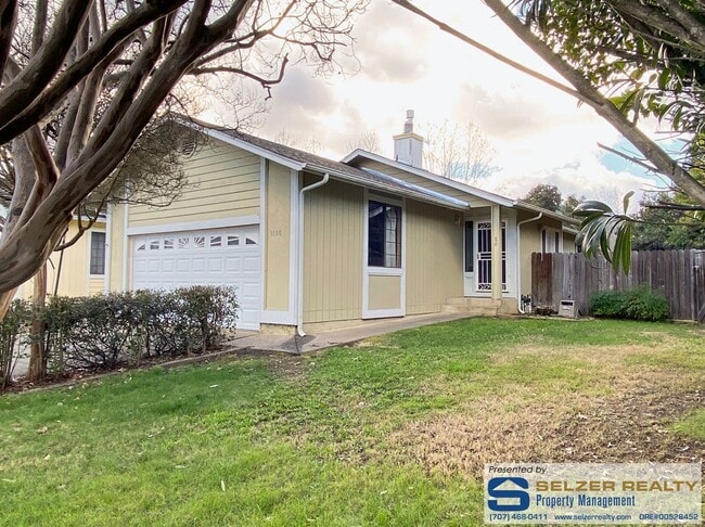 Cozy & well-equipped 2 bd. home within wal... - Cozy & well-equipped 2 bd. home within wal...