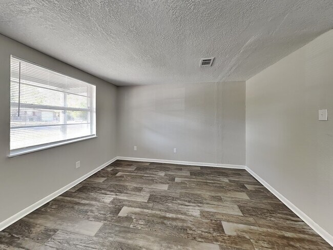 Photo - 7627 Mc Cowan Dr