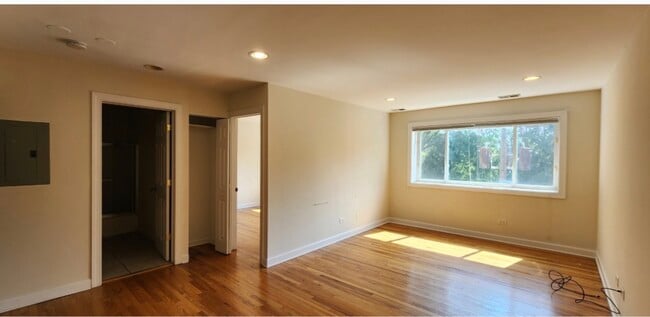 Photo - 5953 N Kenmore Ave Unit 305