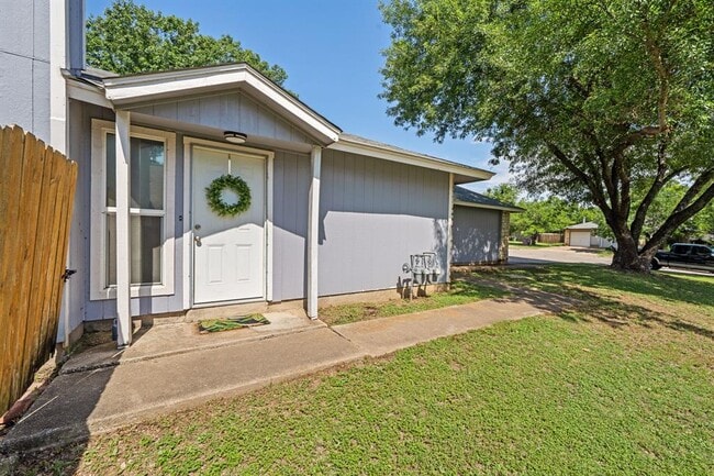 Photo - 703 Country Aire Dr