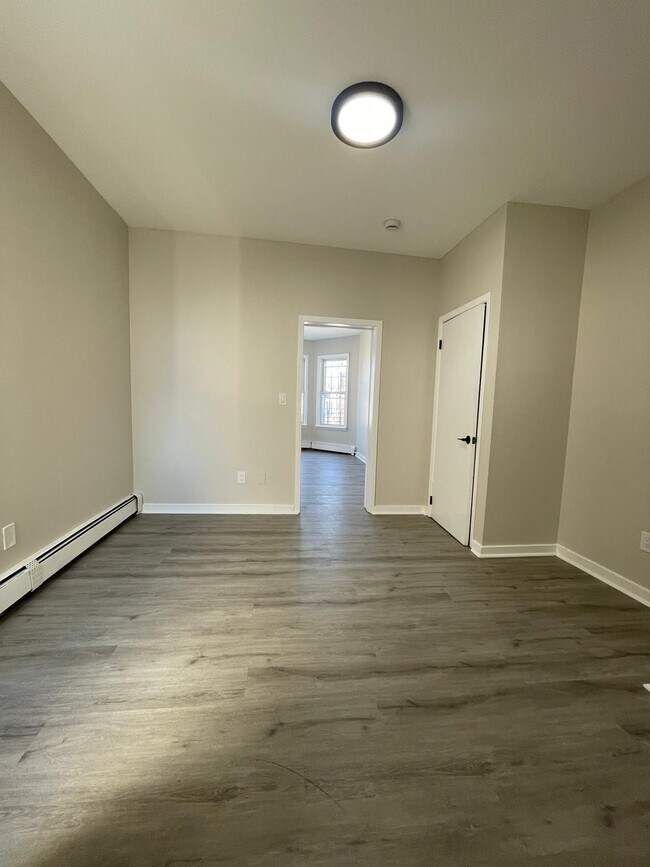 137 Wilkinson Ave 3R - 128 Wilkinson Ave Unidad 3R