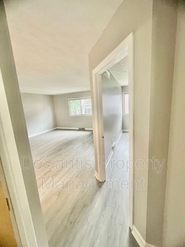 Photo - 810 1/2 Fleming Street