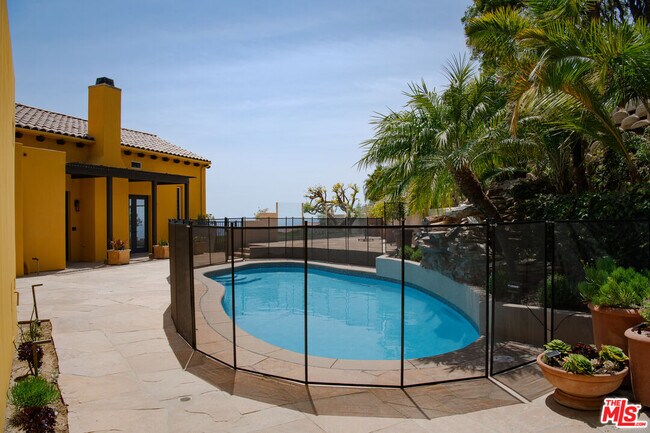 3235 Rambla Pacifico St