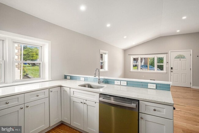 Photo - 235 Roberts Ave