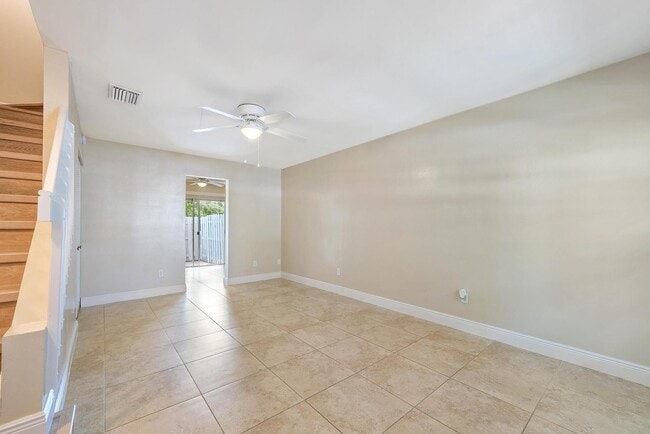 Photo - 113 Old English Ct