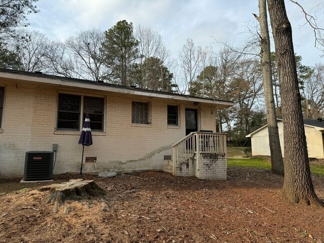Photo - Cute and Quiet West Side Duplex!