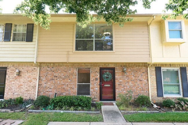 Building Photo - 14662 Perthshire Rd Unit D Rental