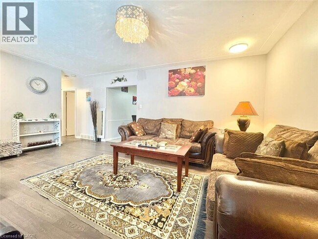 Photo - 265 Glenridge Dr