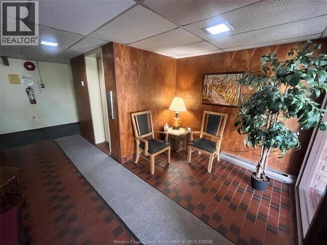 Photo - 26 Alice St N Unit 405