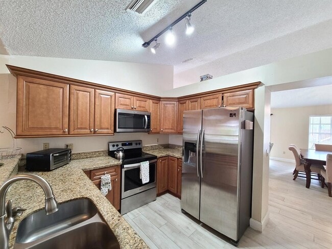 Photo - 12908 Meadowbend Dr
