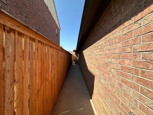 Photo - 4422 105th St Unit B