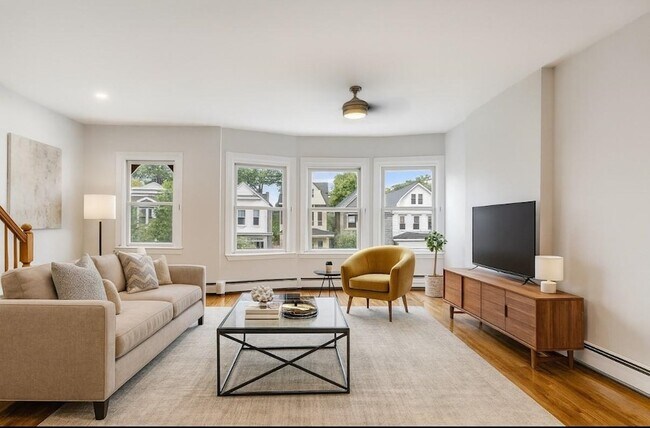 Building Photo - 240 Harrison Ave Unit 2