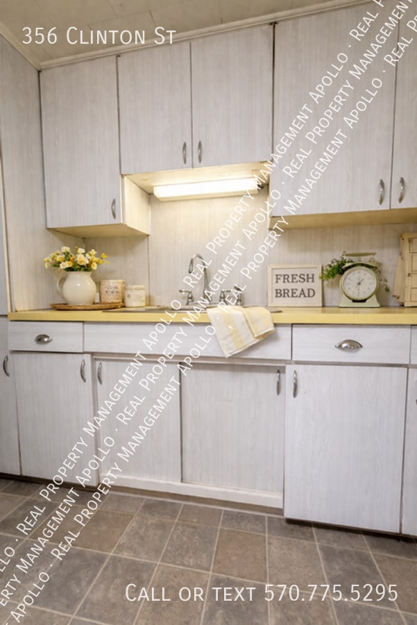 Photo - 356 Clinton St