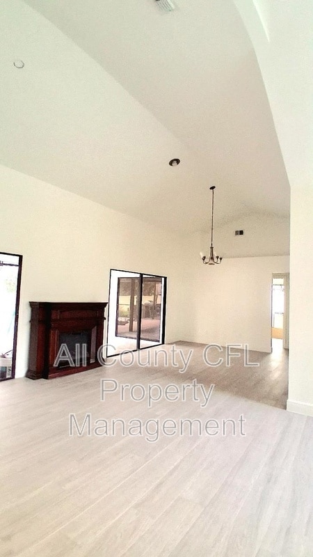 Photo - 553 Walnut Grove Pl