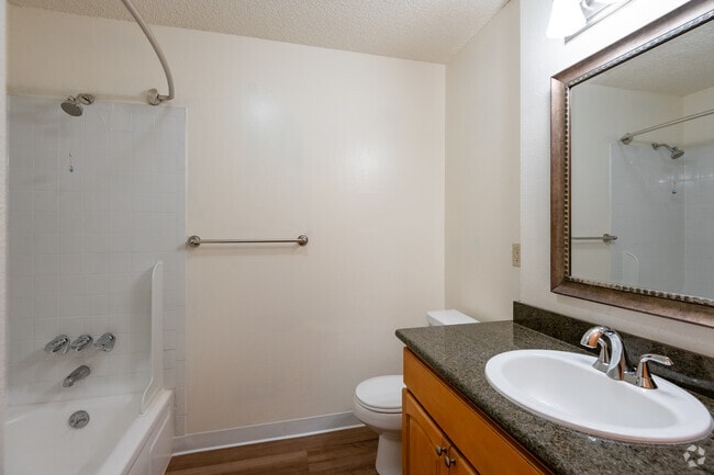 2BD, 2BA - 990-1,200SF