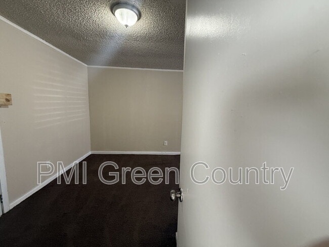 Photo - 334 W 63rd Pl N