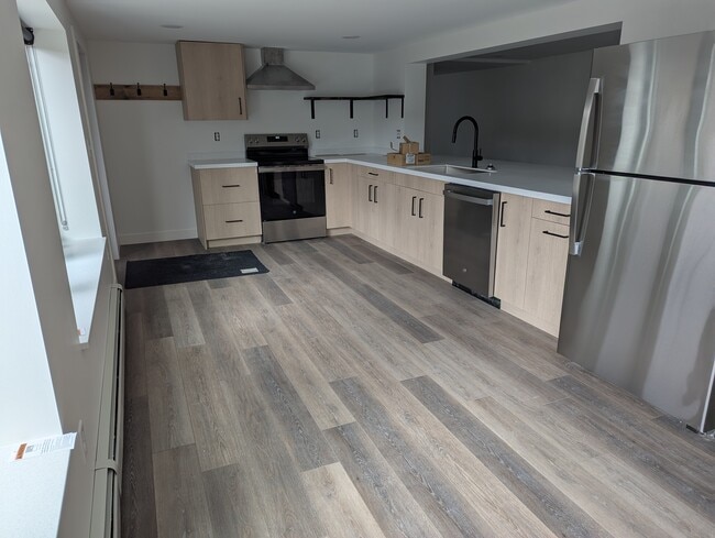 Building Photo - 207 6th St Unit C Rental