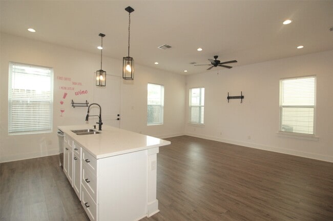 Photo - 1218 Mcneil St