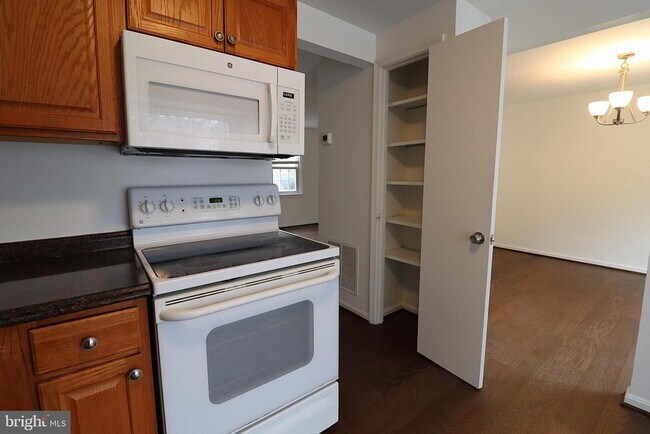 Photo - 138 Sharpstead Ln