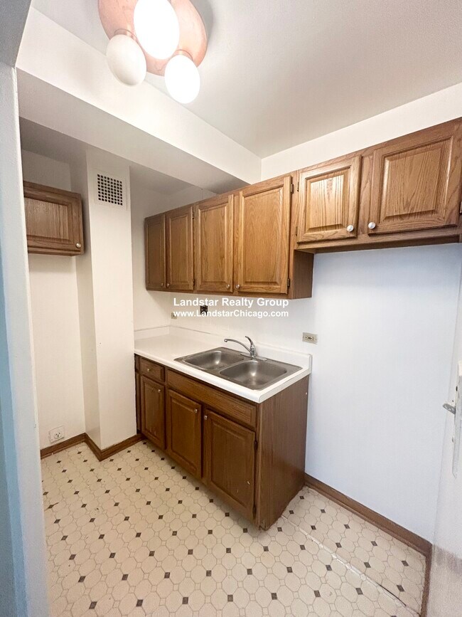 Photo - 4180 N Marine Dr Unit 1003