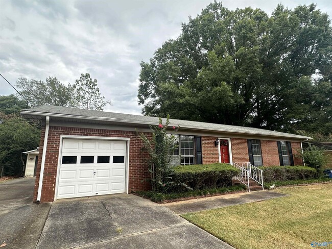 Photo - 3912 Richland Dr NW