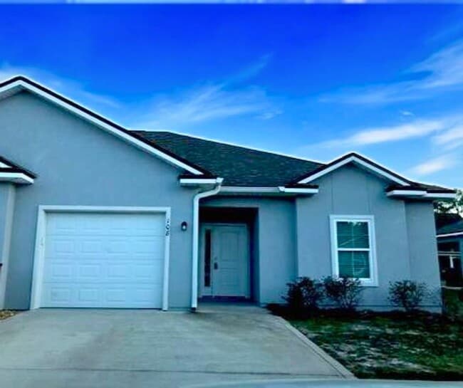 Building Photo - 3/2 Landscaping included !