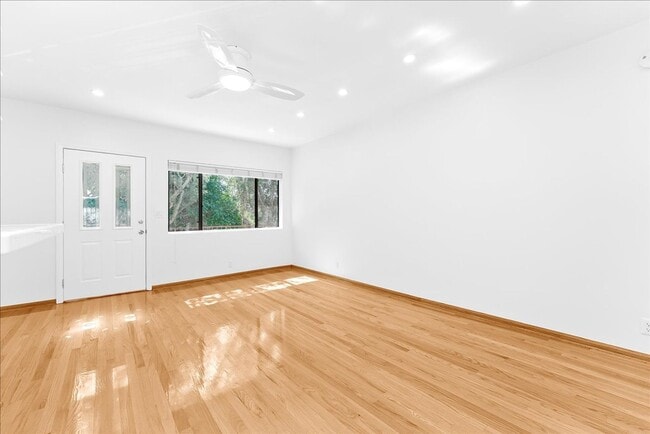 Photo - 1739 Washington Way Unidad 05