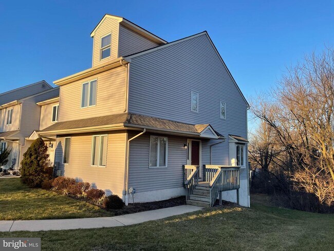 Photo - 404 Pinebrooke Cir