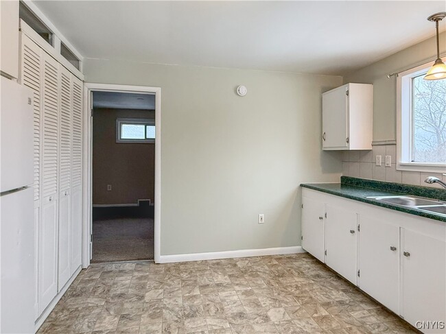 Photo - 2653 W Seneca Turnpike