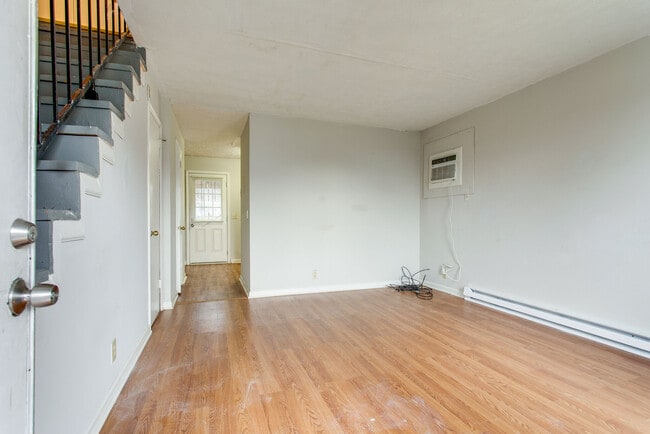 Photo - 2428 Woodale Ln