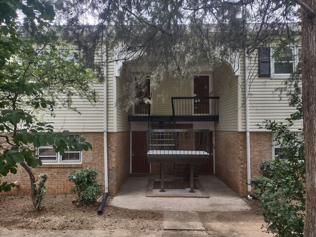 Building Photo - Newly Renovated Condo located in "Coventry...