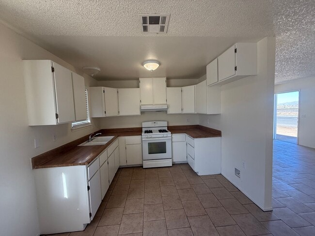 Photo - Hesperia Duplex-Spacious 2 Bedrooms, 1 Bat...