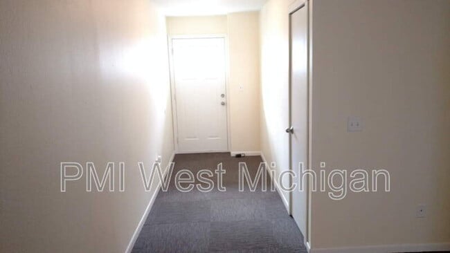 Photo - 14532 State St Unidad 3