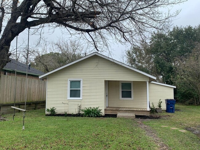 Building Photo - 2306 28th Ave N