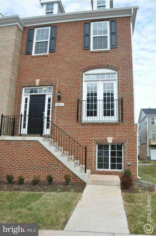 Photo - 42692 Tunstall Terrace Townhome
