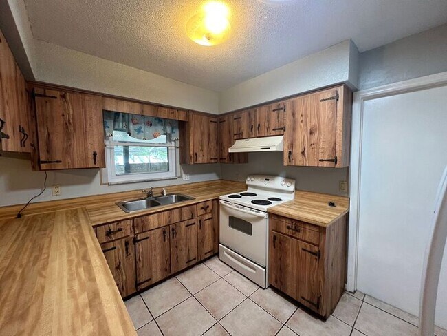 Photo - 2904 Sabal Palm Dr