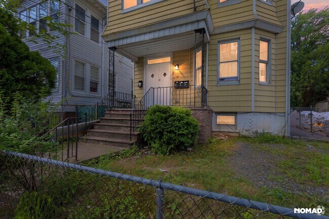 Building Photo - Spacious 4BR Apartment in Newark
