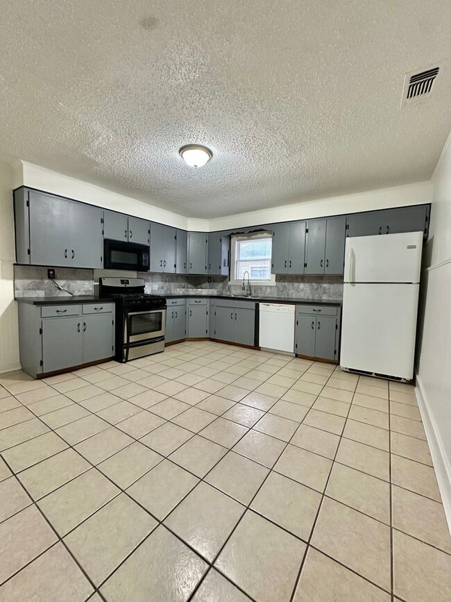 Photo - COMING SOON!!! -  Spacious 3-Bedroom Home Available to Lease!