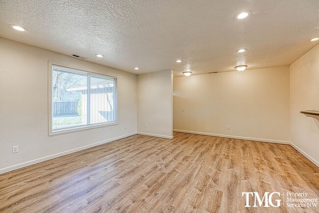 Photo - Tucked away 2 Bed 1 Bath Duplex in Hillsboro