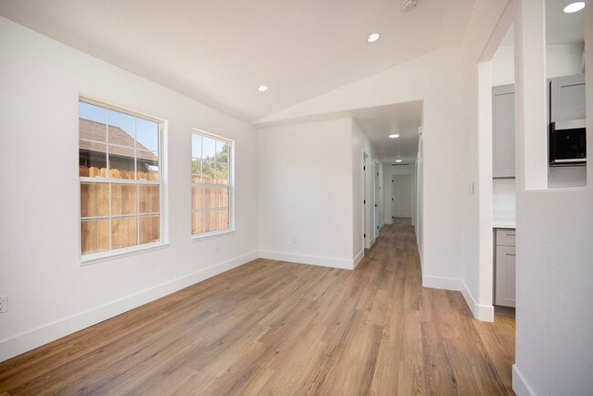 Photo - 2716 Yreka Ave
