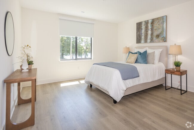 3BR, 3.5BA - 2280SF