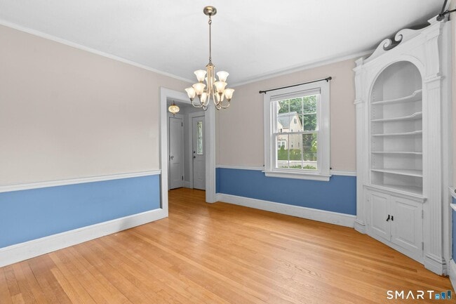 12 Middlefield Dr