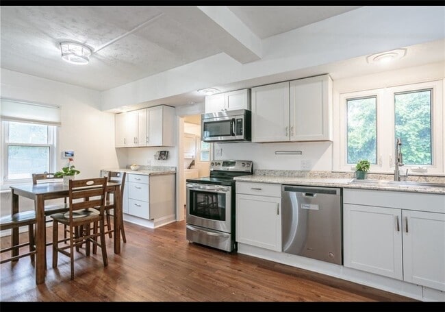Photo - 208 Middlesex Rd