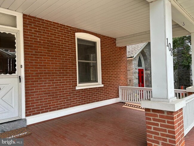 Building Photo - 108 Green St Rental