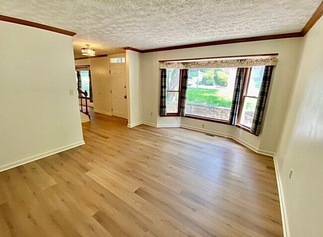 Photo - 15723 Edgewood Dr