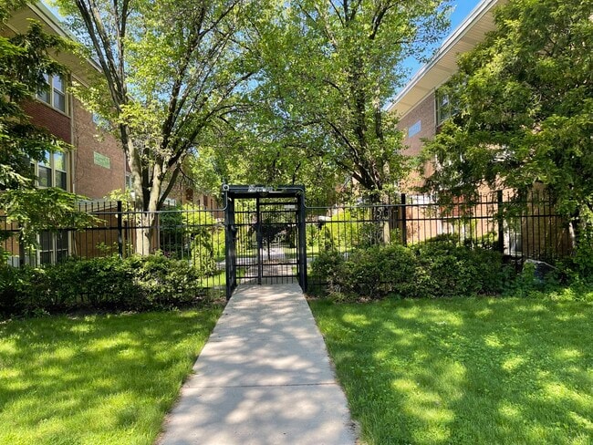 Photo - 7530 N Ridge Blvd Unidad 3W Rental